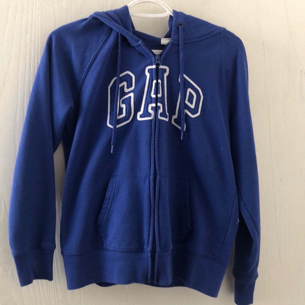 gap sweater